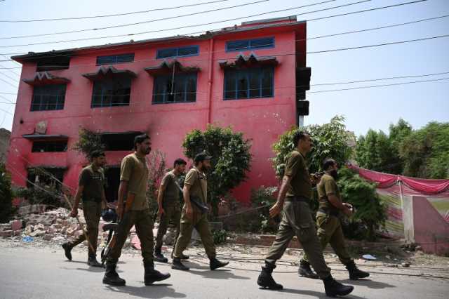 شرطة باكستان تحرس منطقة مسيحية بعد هجوم بسبب اتهامات بـالتجديف