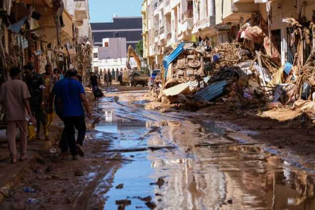 طاردتهم المياه حتى الطابق الـ5.. ليبية توثق لحظات رعب لعائلتها خلال الفيضان