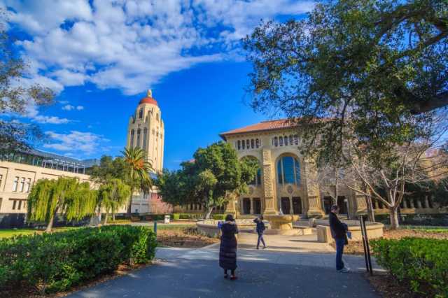 جامعة ستانفورد.. مهد وادي السيليكون الذي لم يخل من فضائح