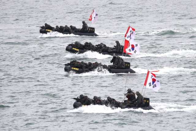 انطلاق مناورات بحرية كورية جنوبية أميركية وبيونغ يانغ تنتقد تحذيرات سول
