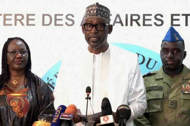 مالي والنيجر وبوركينا فاسو توقّع اتفاقا للدفاع المشترك