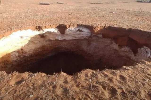 ظهور مفاجئ لحفرة ضخمة يثير مخاوفا في المغرب