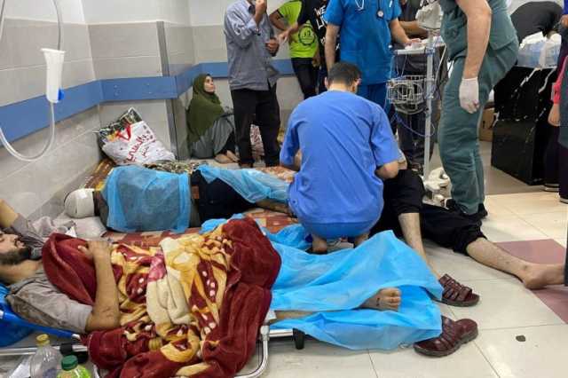 طبيب يفجع بجثث عائلته خلال عمله بمستشفى في غزة