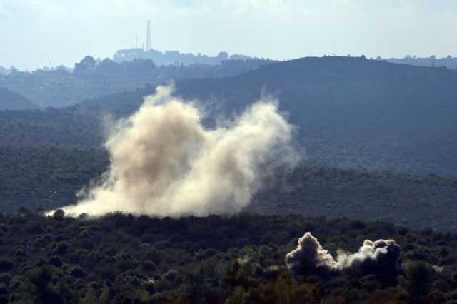 قصف متبادل بين إسرائيل وحزب الله وغارة تستهدف مصنعا بعمق جنوب لبنان