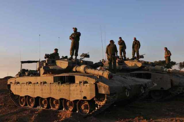 خشية ضربات المقاومة.. الاحتلال يعيد دباباته لنقاط خلفية خلال الهدنة بغزة