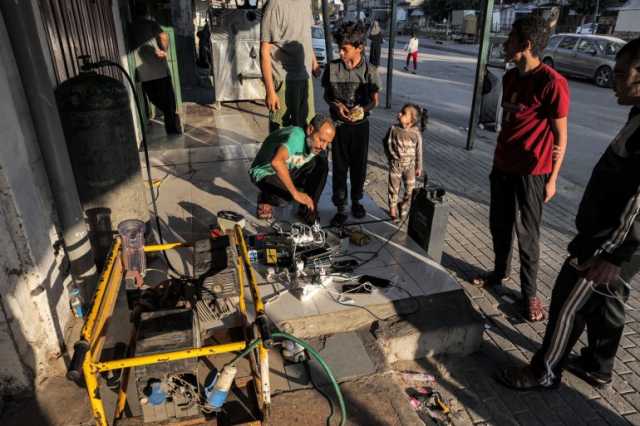 عودة جزئية لخدمات الاتصالات إلى غزة بعد توفير كمية وقود محدودة