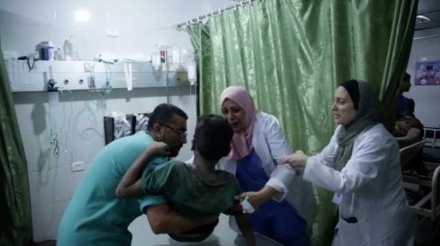 صدمة إنسانية.. كوادر طبية يتفاجؤون بأطفالهم مصابين بالقصف الإسرائيلي