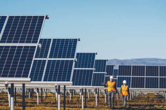 مصر تبدأ إنشاء محطتي كهرباء بالطاقة الشمسية