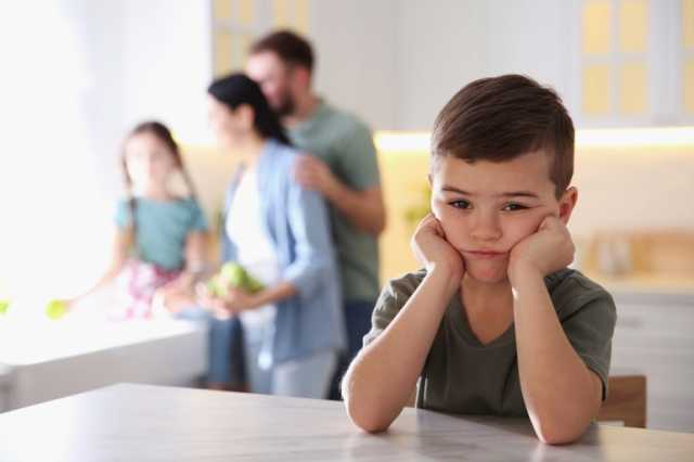 لماذا لا ينبغي أن يكون طفلك سعيدا طوال الوقت؟ كيف يفيده الحزن؟
