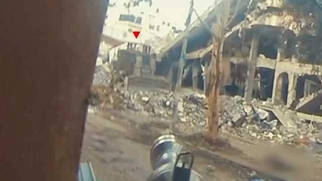 شاهد.. مقاتلو القسام يشتبكون مع دبابات إسرائيلية من المسافة صفر بحي الزيتون