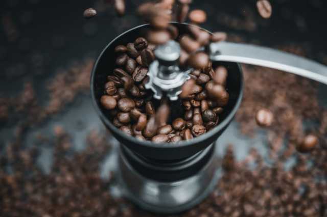 علماء يحلون أكبر مشكلات طحن القهوة بواسطة علم البراكين