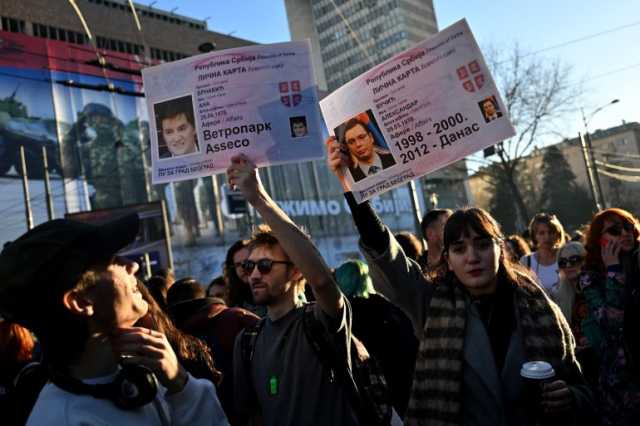 الآلاف يحتجون على نتيجة الانتخابات في صربيا