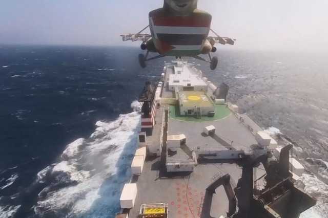 هجوم صاروخي يلحق أضرارا بسفينة قبالة سواحل الحديدة باليمن