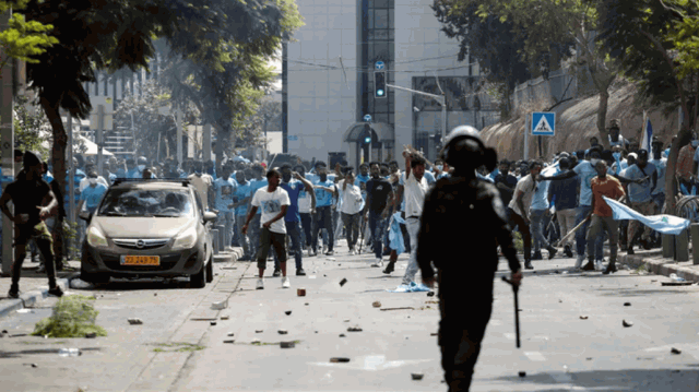 اشتباكات وإصابات بين طالبي لجوء إريتريا والشرطة الإسرائيلية
