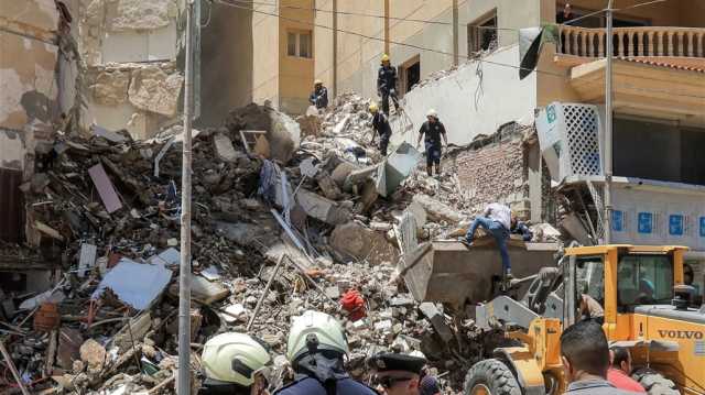 مصرع واصابة عدة اشخاص بانهيار مبنى سكني في القاهرة