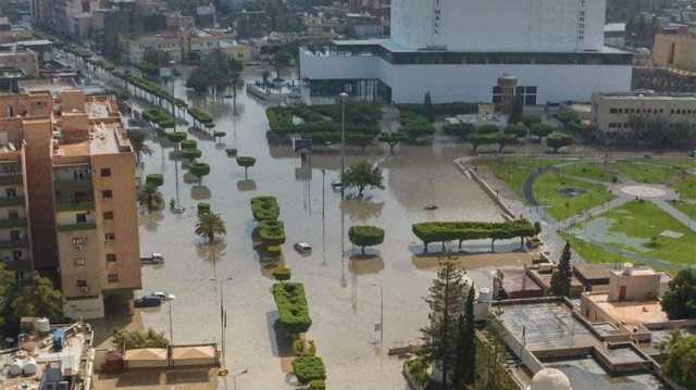 ليبيا.. العاصفة دانيال تغرق شوارع طرابلس (صور)