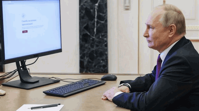 بوتين يدلي بصوته ويدعو الروس الى المشاركة في الانتخابات المحلية