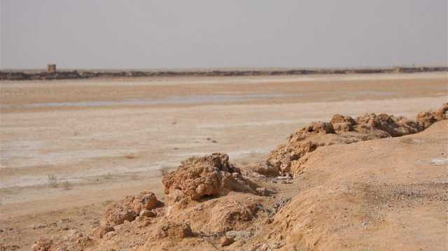 السومرية تنشر صوراً لبحيرة ساوة بعد موجة الجفاف