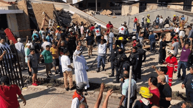مقتل واصابة العشرات بانهيار سقف كنيسة في المكسيك