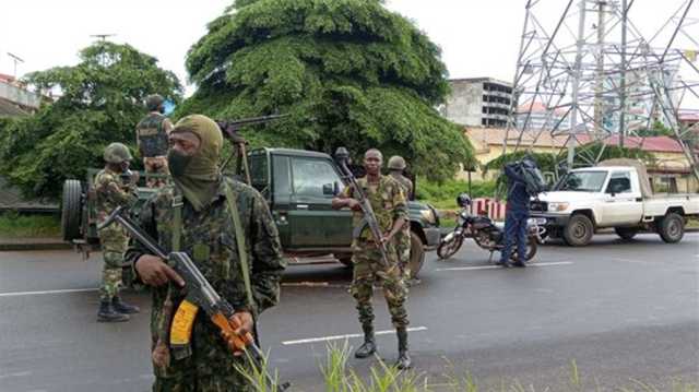 مسلحون يخرجون رئيس غينيا السابق من السجن وسط إطلاق نار كثيف بالعاصمة