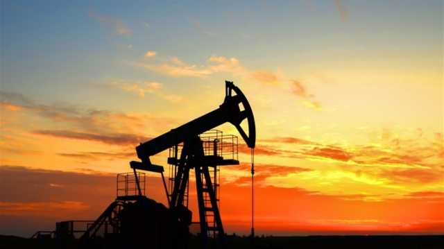 النفط يسجل أول مكاسب أسبوعية منذ أكثر من شهر