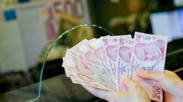 الليرة التركية تهوي لمستوى قياسي جديد امام الدولار