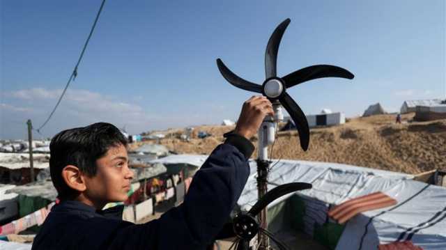 كيف اضاء نيوتن غزة خيمته.. صور تكشف براءة اختراع لطفل فلسطيني