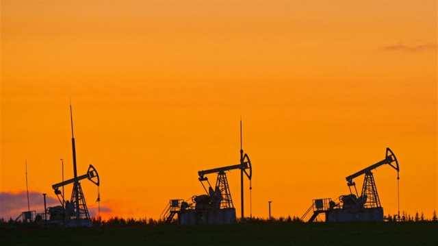 أسعار النفط تنكسر بعد ارتفاع مخزونات الخام بأكبر اقتصاد في العالم