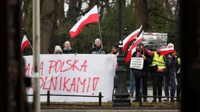 انتقام لأوكرانيا بالرائحة.. بولندا تفرغ غضبها على روسيا بـروث الابقار