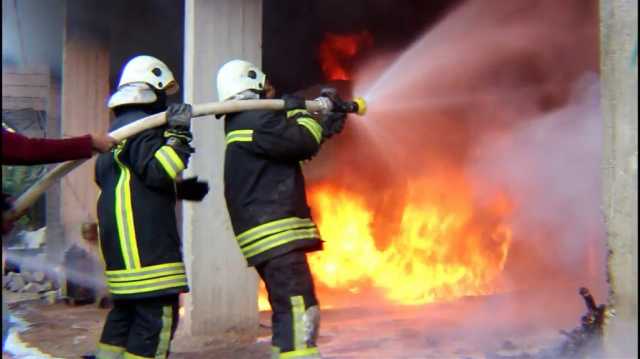 حريق يلتهم مجمعا طبيا في كربلاء (فيديو)
