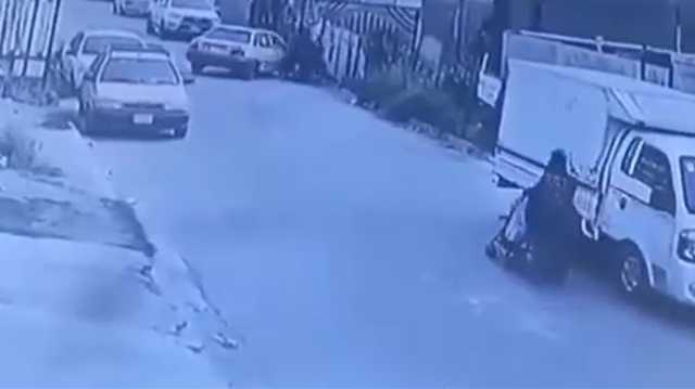 مشهد بطولي.. سايبا تطيح بدراجة حاولت سرقة امرأة صباح العيد (فيديو)