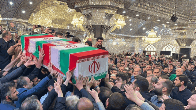 سيكون قبره بمرقد الإمام الرضا (ع).. جثمان الرئيس الإيراني يصل مشهد (فيديو)