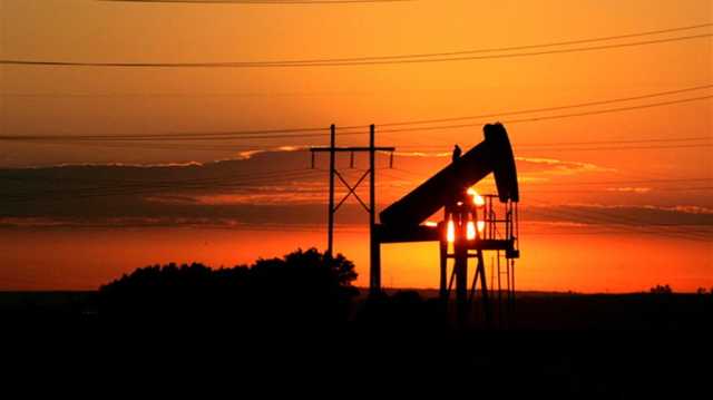 اسعار النفط تواصل الارتفاع بعد توقعات متفائلة من أوبك وواشنطن
