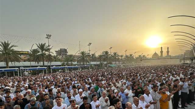 مشاهد من صلاة العيد بين الحرمين الشريفين في كربلاء (صور)