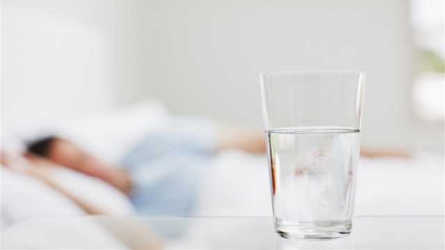لماذا قد نشعر بالعطش الشديد رغم شرب الماء كفايةً؟