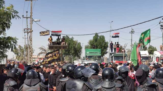 بالتزامن مع زيارة عاشوراء.. قطع طريق نجف كربلاء احتجاجا على محسوبية توزيع الكهرباء