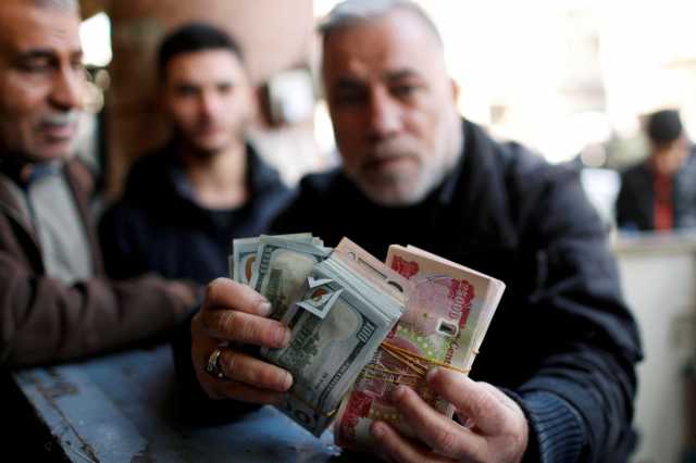 مجددًا.. الدينار يتهاوى أمام الدولار في أسواق وصيرفات بغداد
