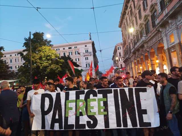 تلبية لدعوة الجالية الفلسطينية.. تظاهرات في إيطاليا للتضامن مع غزة (صور)