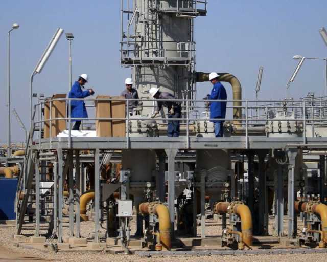 خبير اقتصادي يعلق على بيع الحصص النفطية العراقية الى الشركات الاجنبية
