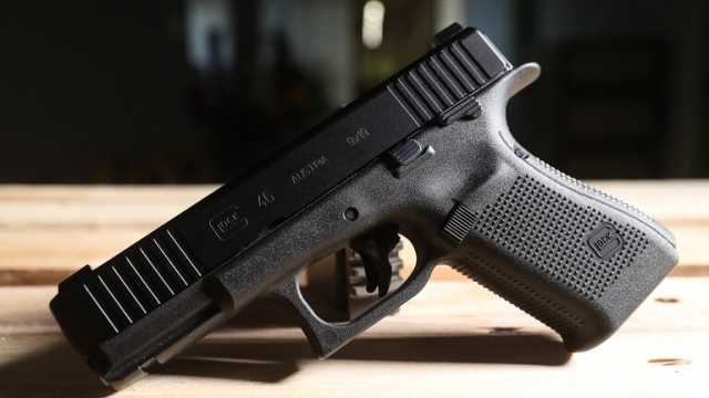 وفاة مصمم مسدس Glock الشهير عن عمر 94 عاما