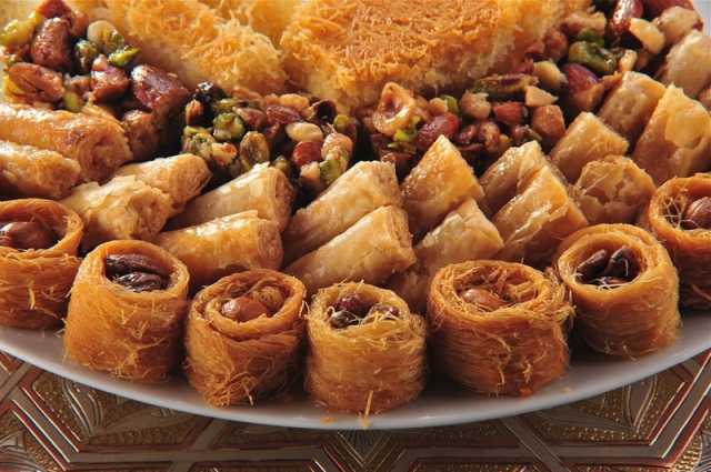 لا تكتمل موائد الإفطار والسحور دونها.. الحلويات جزء أساسي في كردستان