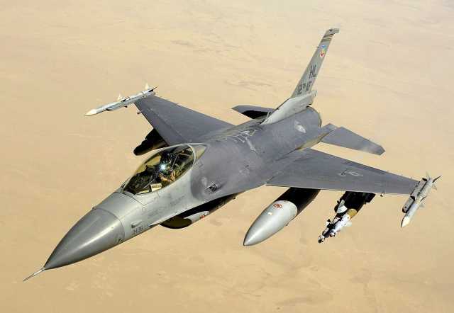 الطائرات العراقية تقتل 6 دواعش داخل نفق كبير في وادي الثرثار