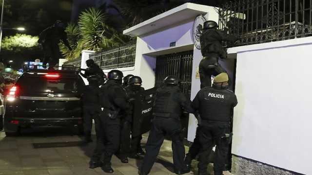 المكسيك تعلق علاقاتها الدبلوماسية مع الإكوادور بعد اقتحام سفارتها