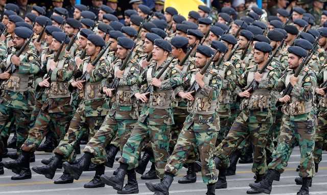 الجيش الإيراني يغيّر مكان استعراضه بسبب مخاوف من هجوم إسرائيلي