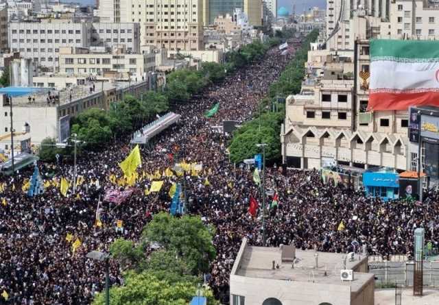 الجماهير تشيع جثامين الرئيس الايراني الراحل ورفاقه في مشهد