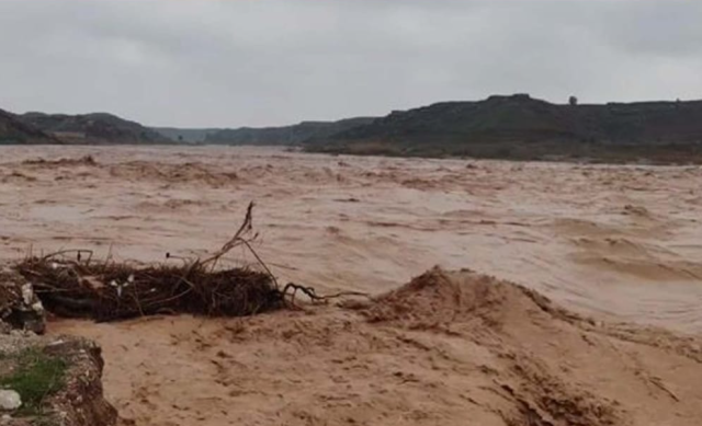 السيول تجرف متسلق جبال وتحاصر آخرين في السليمانية