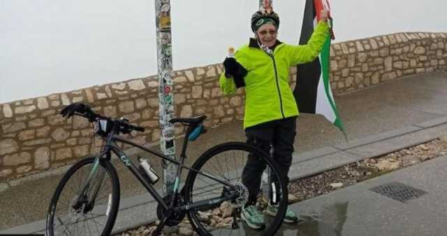 من أجل غزة .. جدة ثمانينية تصعد جبلاً في فرنسا على متن دراجة هوائية لجمع التبرعات