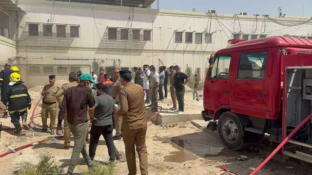 بالصور.. حريق داخل مستشفى الزهراء بالنجف وفرق الدفاع المدني تهرع لإخماده