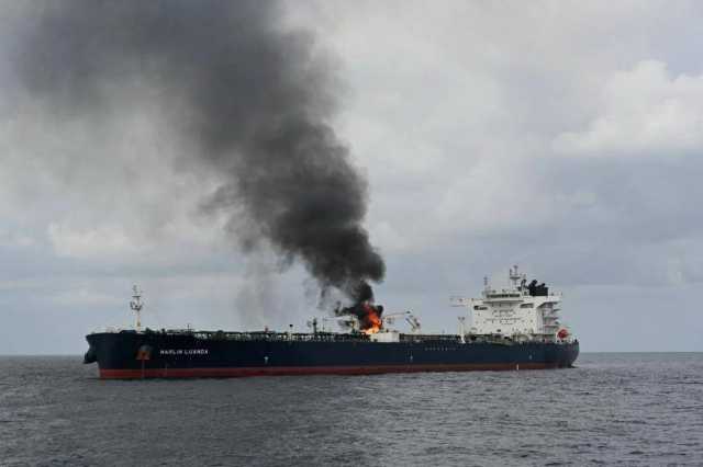 الحوثيون يستهدفون سفينة تجارية غرب المخا في اليمن