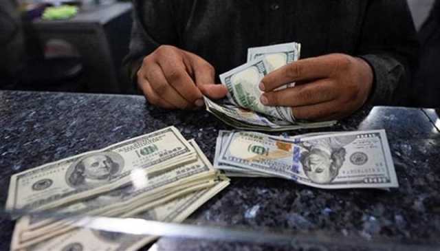 البنك المركزي العراقيّ يقرر منح الدولار للمسافرين في المطار حصرًا.. وثيقة